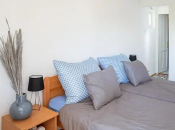 Első emeleti erkélyes szoba